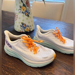 HOKA Clifton 8